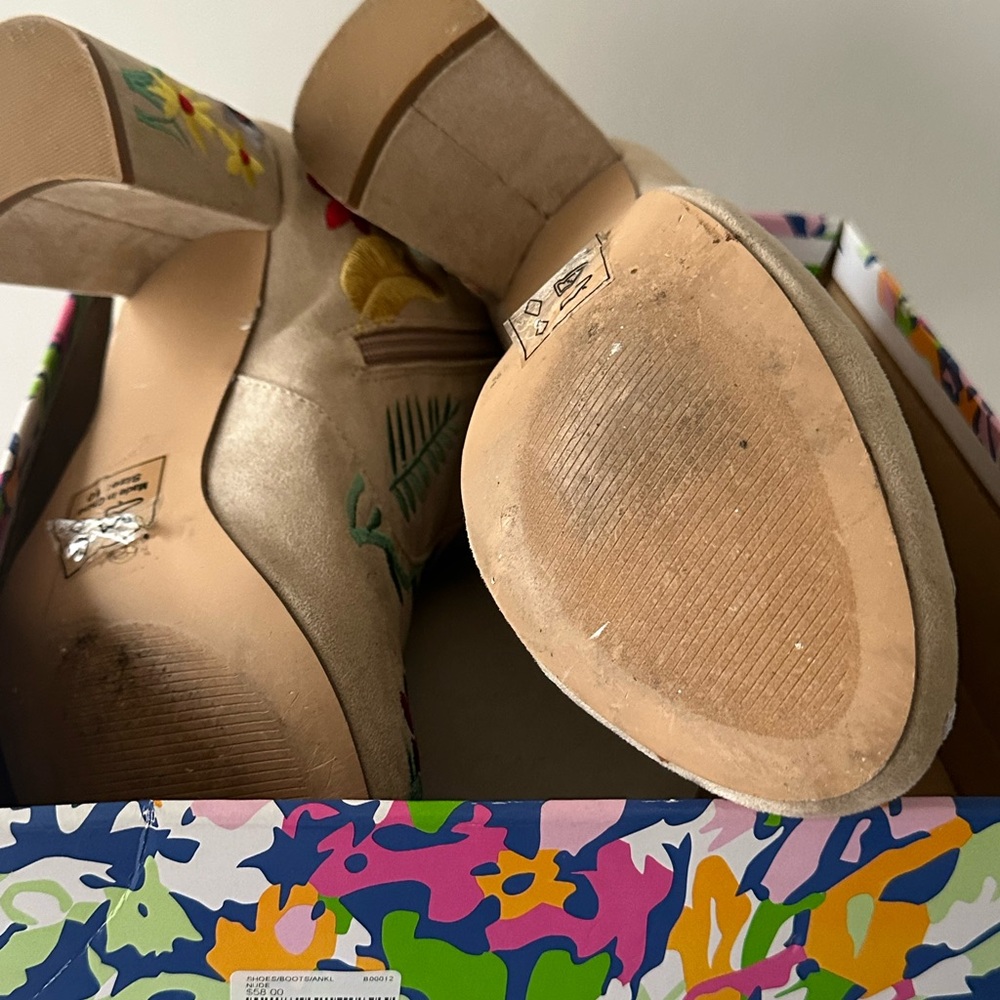 Shoe Republic LA Beige Floral Embroidered Ankle Boots - Picture 5 of 6